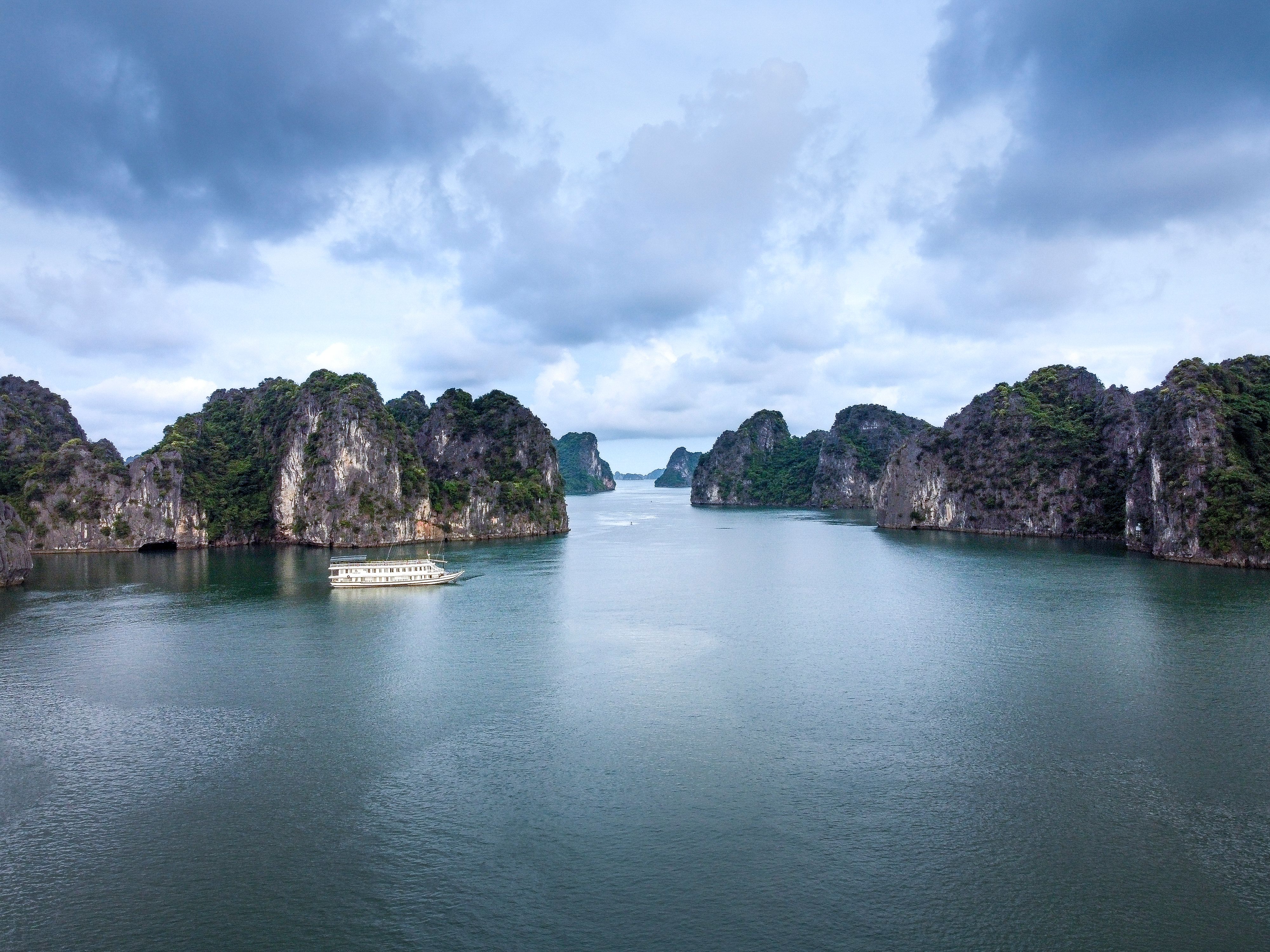 Vietnam 7D6N: Hanoi DaNang & Ho Chi Minh
